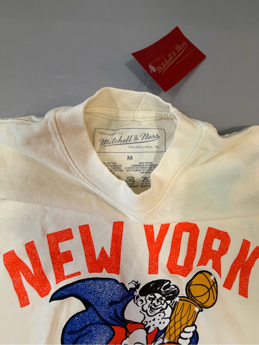 Mitchell & Ness Cream New York Knicks Graphic Tee with Orange & Blue - Picture 4 of 5